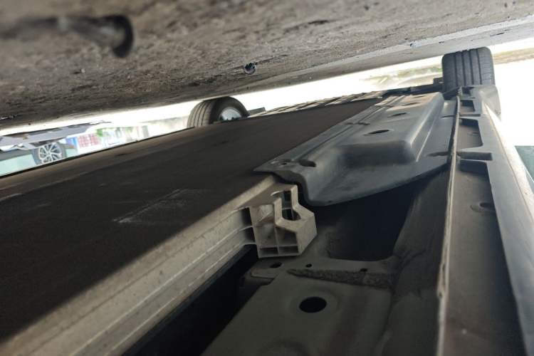Used Wuling Xingguang 2024 Co-Creation Edition 510 Advanced Model Chassis Rear Left