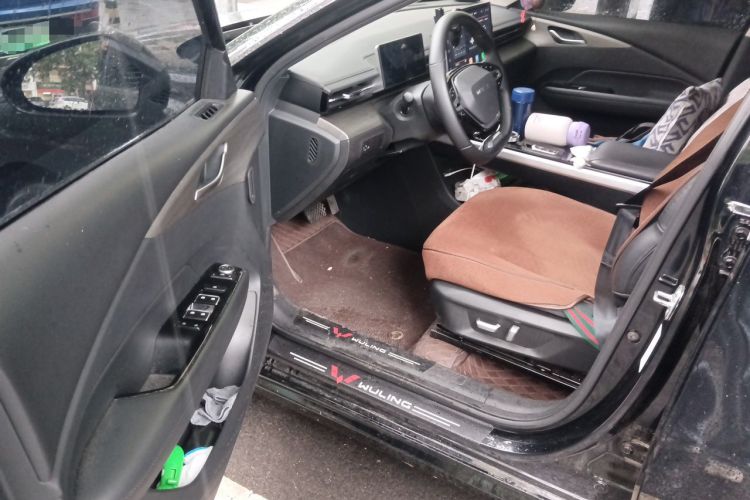 Used Wuling Xingguang 2024 Co-Creation Edition 510 Advanced Model Driver Seat