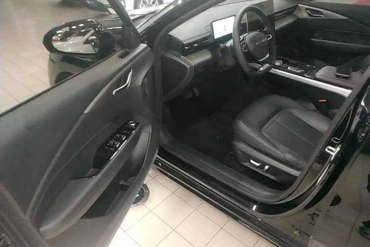Used Wuling Xingguang 2024 Co-Creation Edition 510 Advanced Model Driver Seat