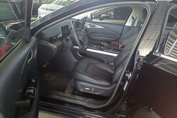 Used Wuling Xingguang 2024 Co-Creation Edition 510 Advanced Model Driver Seat