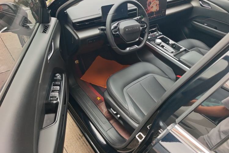 Used Wuling Xingguang 2024 Co-Creation Edition 150 Advanced Model Driver Seat