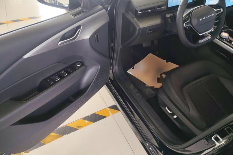 Used Wuling Xingguang 2024 Co-Creation Edition 510 Advanced Model Driver Seat