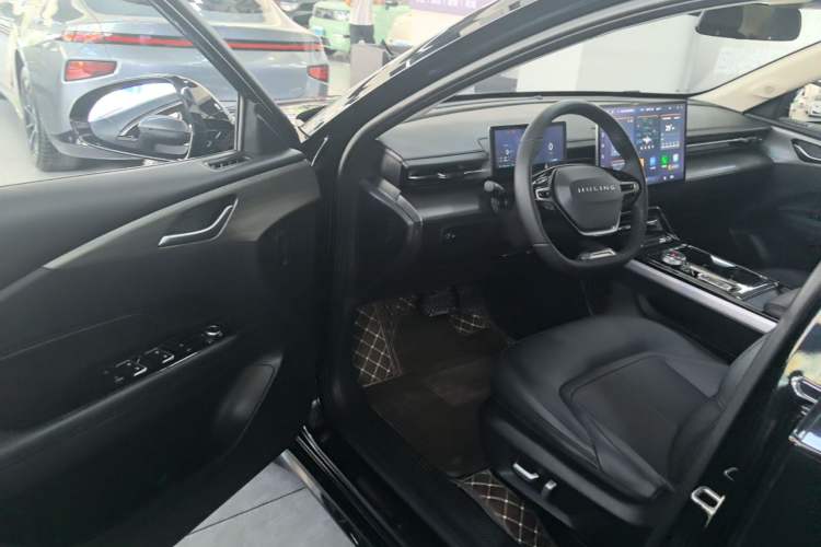 Used Wuling Xingguang 2024 Co-Creation Edition 510 Advanced Model Driver Seat