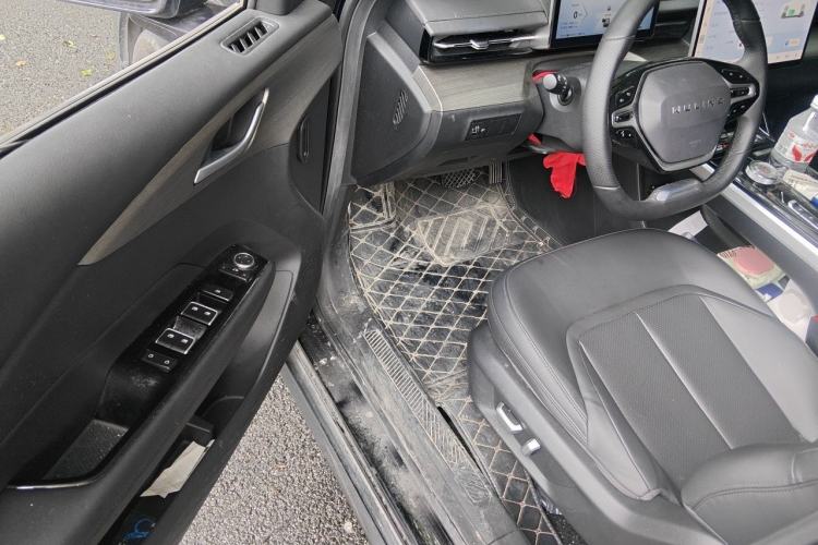 Used Wuling Xingguang 2024 Co-Creation Edition 510 Advanced Model Driver Seat