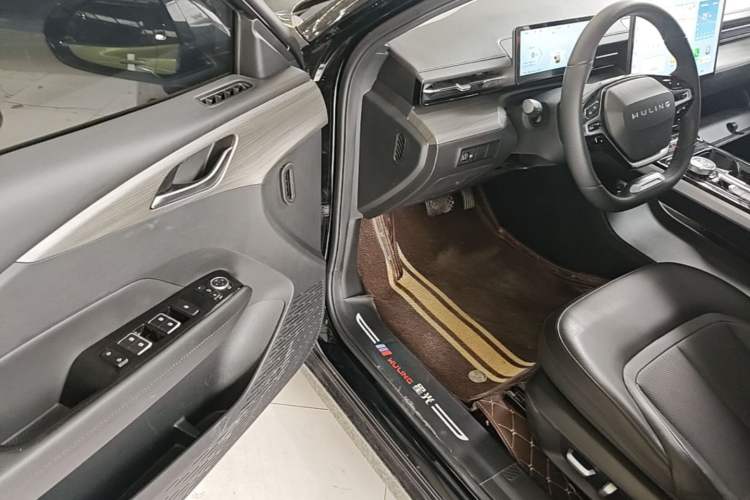 Used Wuling Xingguang 2024 Co-Creation Edition 510 Advanced Model Driver Seat