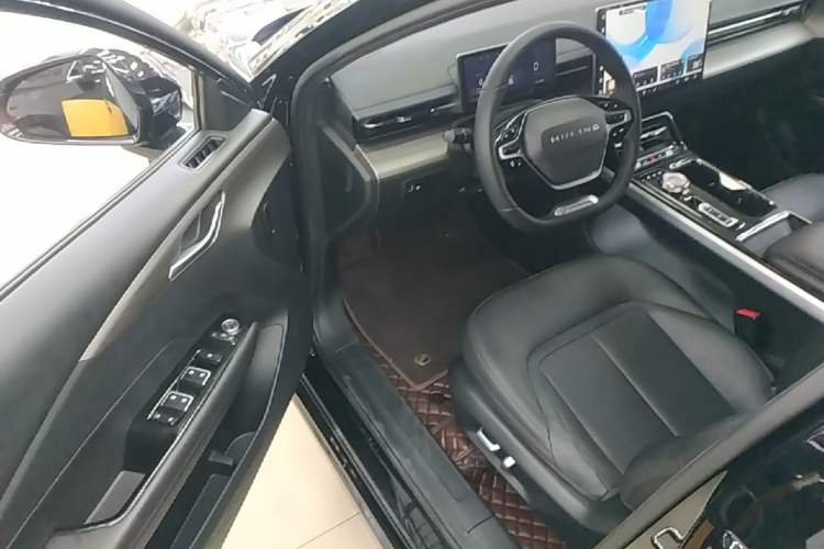 Used Wuling Xingguang 2024 Co-Creation Edition 510 Advanced Model Driver Seat
