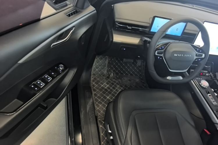 Used Wuling Xingguang 2024 Co-Creation Edition 510 Advanced Model Driver Seat