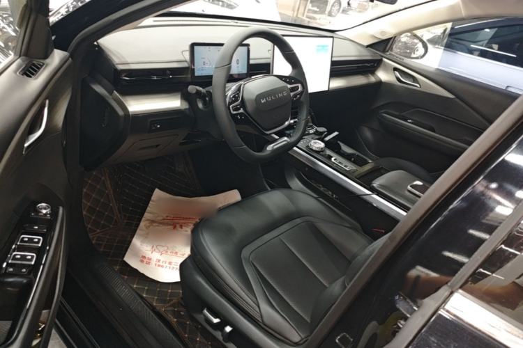 Used Wuling Xingguang 2024 Co-Creation Edition 510 Advanced Model Driver Seat