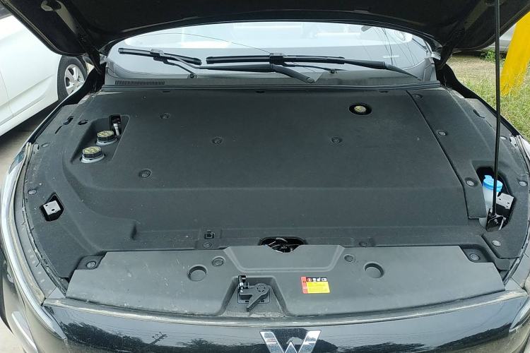 Used Wuling Xingguang 2024 Co-Creation Edition 510 Advanced Model Engine Bay