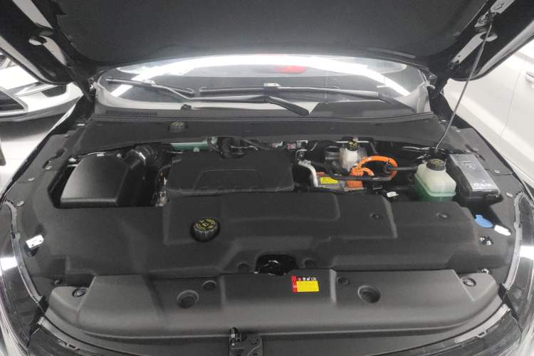 Used Wuling Xingguang 2024 Co-Creation Edition 150 Flagship Model Engine Bay