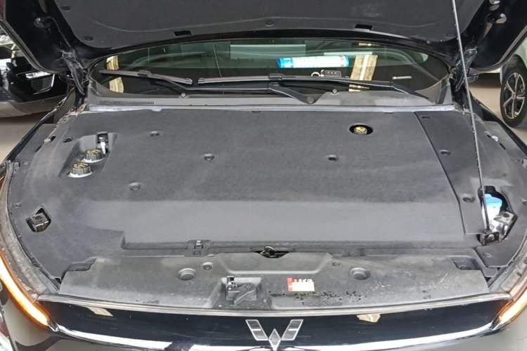 Used Wuling Xingguang 2024 Co-Creation Edition 510 Advanced Model Engine Bay