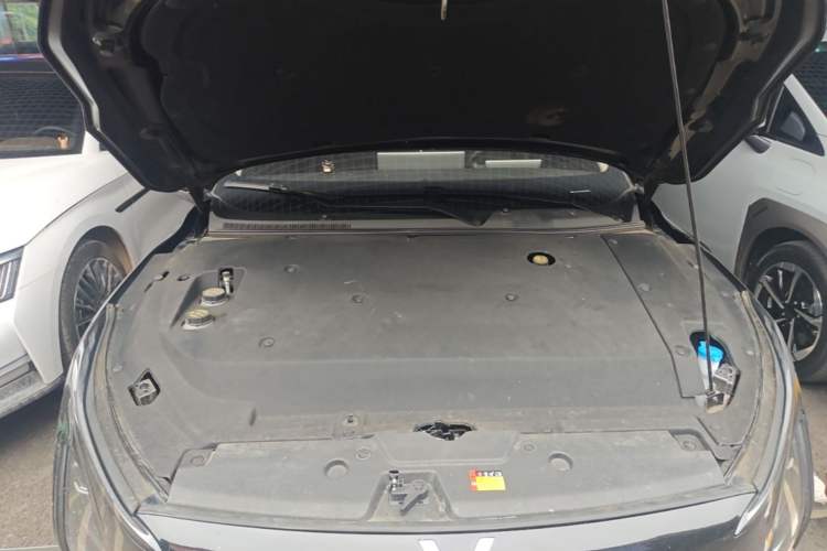 Used Wuling Xingguang 2024 Co-Creation Edition 510 Advanced Model Engine Bay