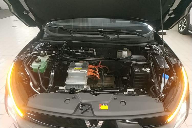 Used Wuling Xingguang 2024 Co-Creation Edition 510 Advanced Model Engine Bay