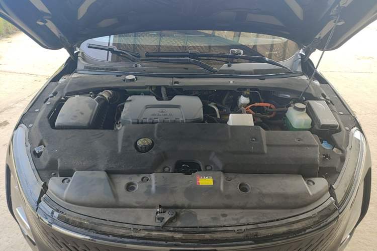 Used Wuling Xingguang 2024 Co-creation Edition 150 Standard Model Engine Bay