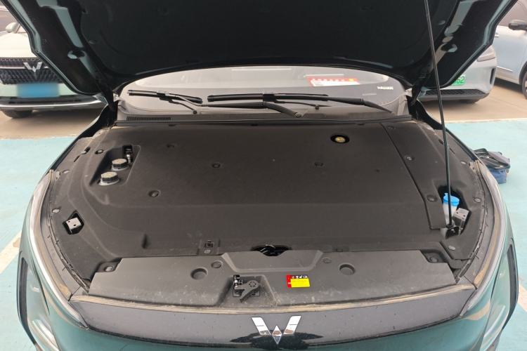 Used Wuling Xingguang 2024 Co-Creation Edition 510 Advanced Model Engine Bay