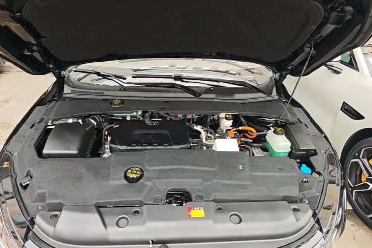 Used Wuling Xingguang 2024 Co-Creation Edition 150 Advanced Model Engine Bay