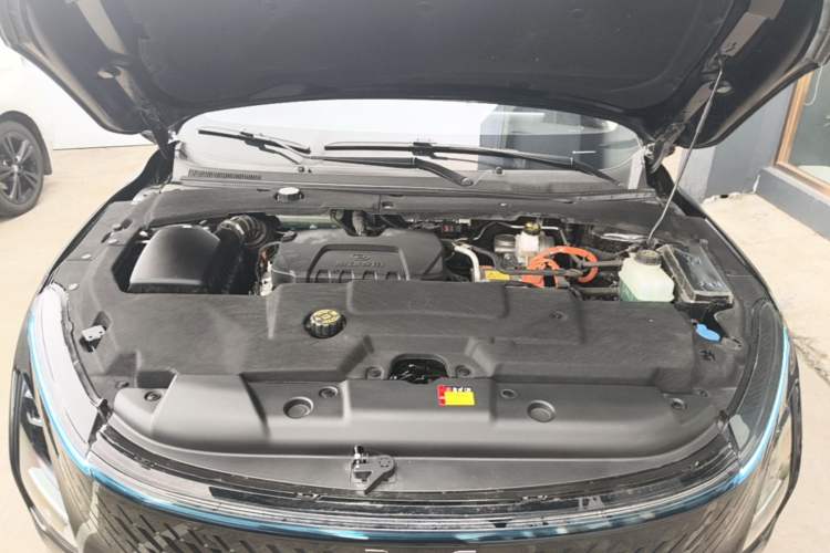Used Wuling Xingguang 2024 Co-Creation Edition 150 Flagship Model Engine Bay