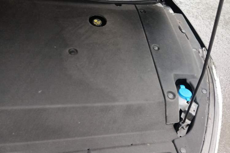 Used Wuling Xingguang 2024 Co-Creation Edition 510 Advanced Model Engine Bay Left