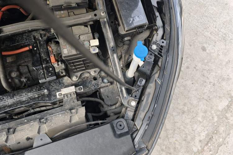 Used Wuling Xingguang 2024 Co-Creation Edition 510 Advanced Model Engine Bay Left