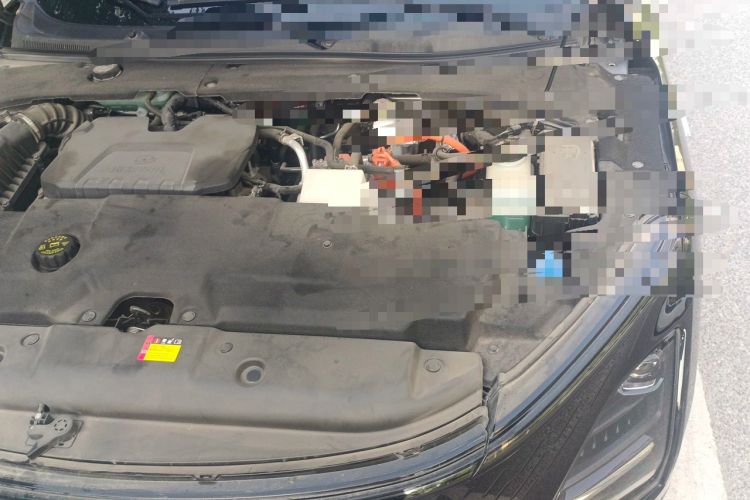 Used Wuling Xingguang 2024 Co-creation Edition 150 Standard Model Engine Bay Left