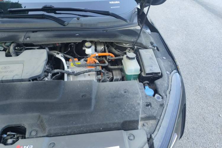 Used Wuling Xingguang 2024 Co-Creation Edition 150 Flagship Model Engine Bay Left