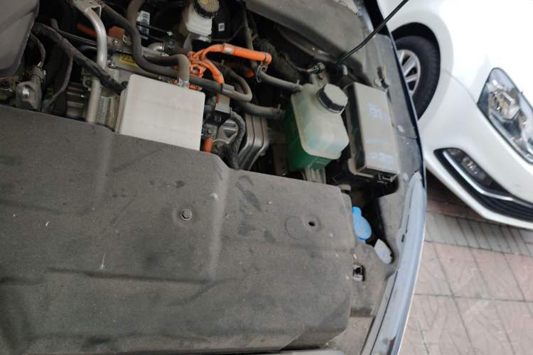 Used Wuling Xingguang 2024 Co-creation Edition 150 Standard Model Engine Bay Left