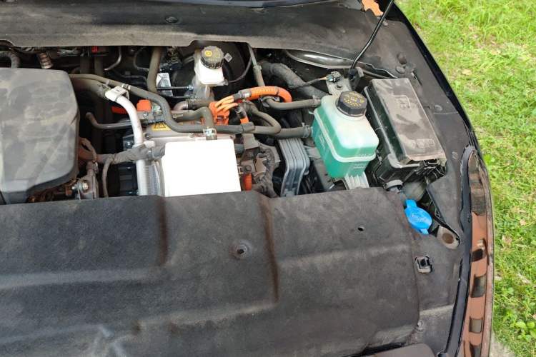 Used Wuling Xingguang 2024 Co-Creation Edition 150 Advanced Model Engine Bay Left
