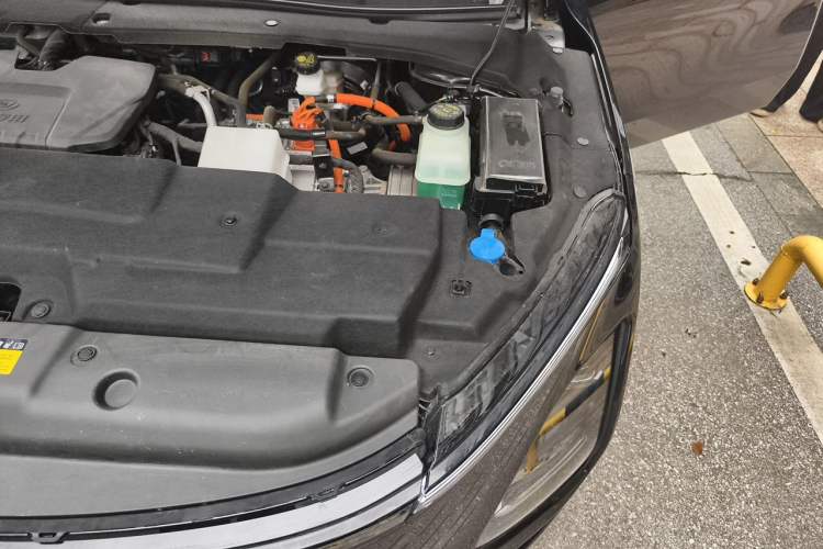 Used Wuling Xingguang 2024 Co-Creation Edition 150 Advanced Model Engine Bay Left