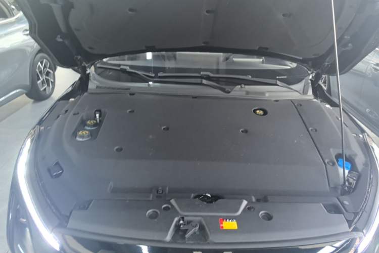 Used Wuling Xingguang 2024 Co-Creation Edition 510 Advanced Model Engine Bay