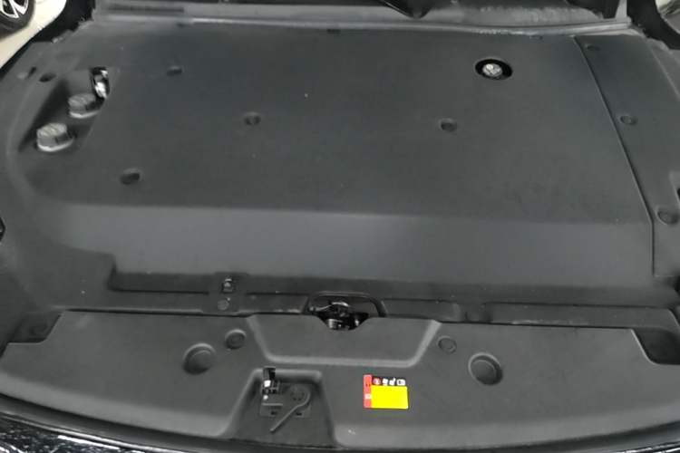 Used Wuling Xingguang 2024 Co-Creation Edition 510 Advanced Model Engine Bay