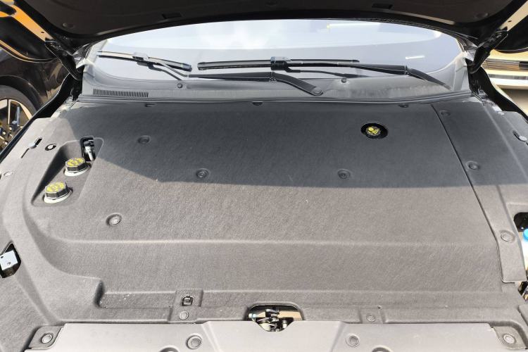 Used Wuling Xingguang 2024 Co-Creation Edition 510 Advanced Model Engine Bay