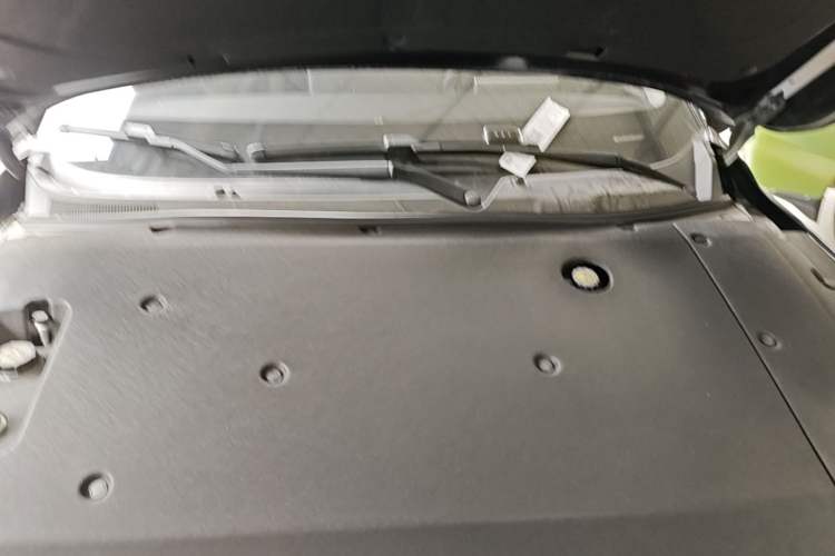 Used Wuling Xingguang 2024 Co-Creation Edition 510 Advanced Model Engine Bay