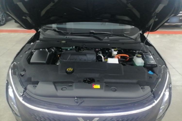 Used Wuling Xingguang 2024 Co-Creation Edition 70 Standard Model Engine Bay