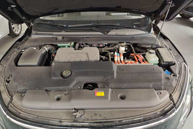 Used Wuling Xingguang 2024 Co-Creation Edition 150 Advanced Model Engine Bay