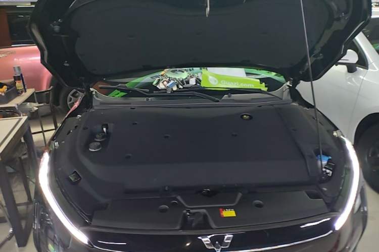 Used Wuling Xingguang 2024 Co-Creation Edition 510 Advanced Model Engine Bay