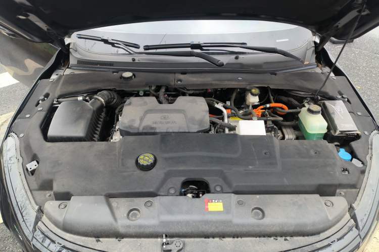 Used Wuling Xingguang 2024 Co-Creation Edition 150 Advanced Model Engine Bay