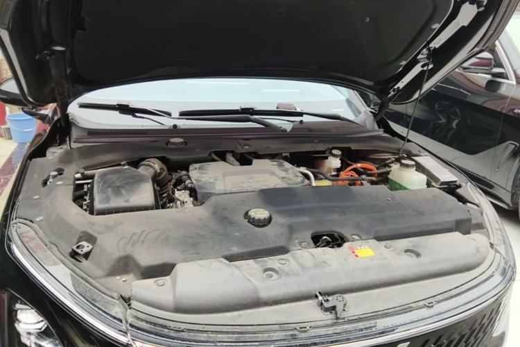 Used Wuling Xingguang 2024 Co-Creation Edition 150 Flagship Model Engine Bay