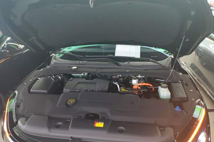Used Wuling Xingguang 2024 Co-Creation Edition 150 Advanced Model Engine Bay