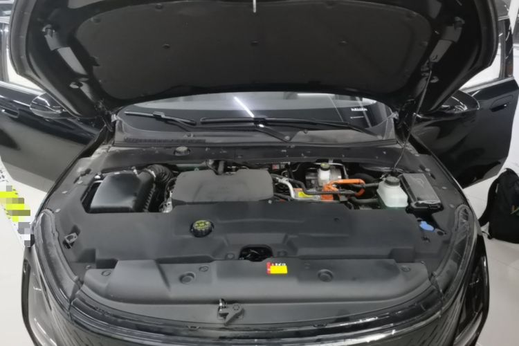 Used Wuling Xingguang 2024 Co-Creation Edition 150 Flagship Model Engine Bay