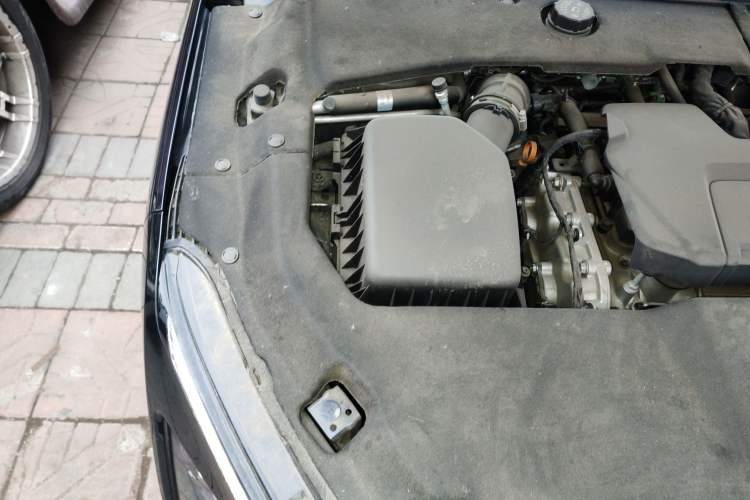 Used Wuling Xingguang 2024 Co-creation Edition 150 Standard Model Engine Bay Right