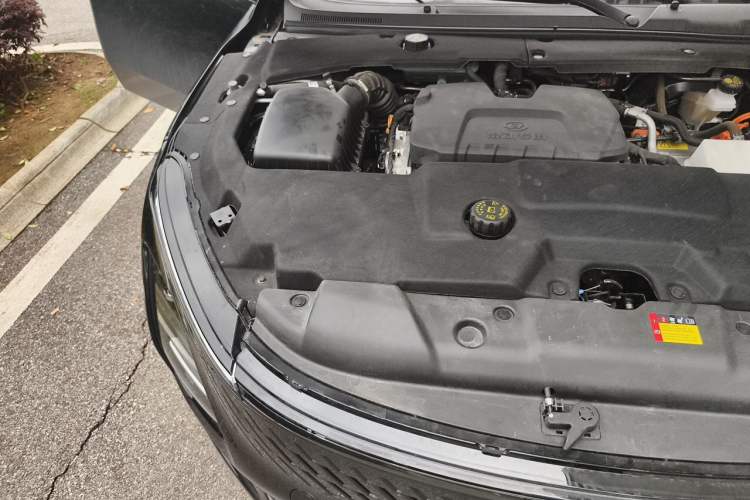 Used Wuling Xingguang 2024 Co-Creation Edition 150 Advanced Model Engine Bay Right