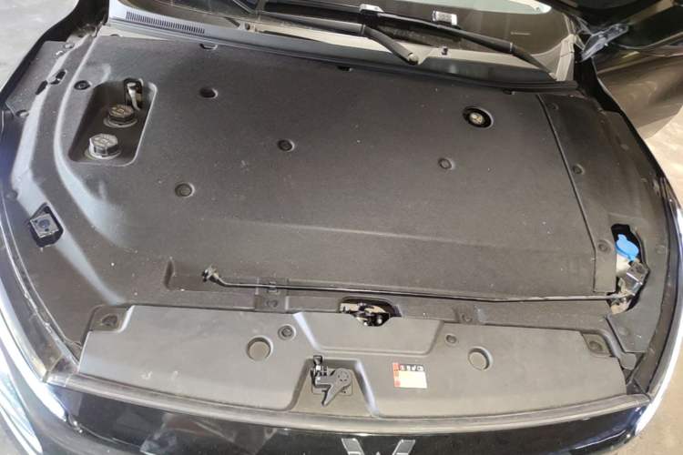 Used Wuling Xingguang 2024 Co-Creation Edition 510 Advanced Model Engine Bay