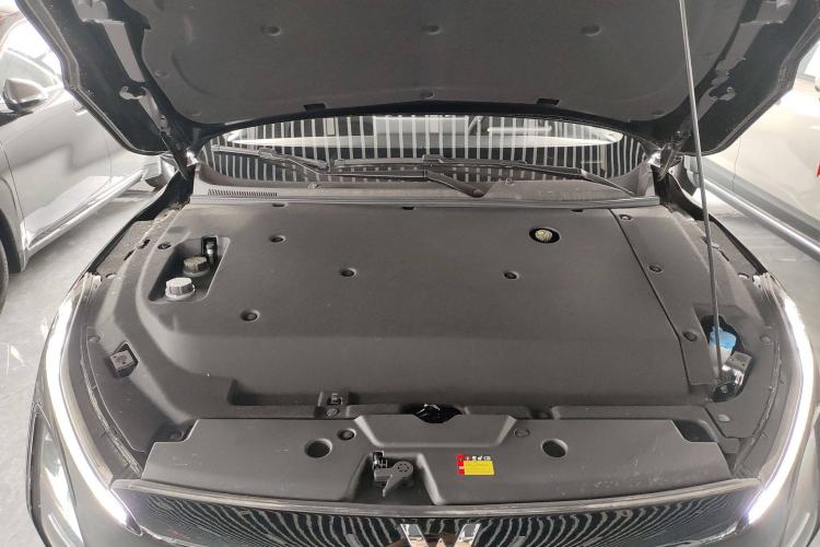 Used Wuling Xingguang 2024 Co-Creation Edition 510 Advanced Model Engine Bay