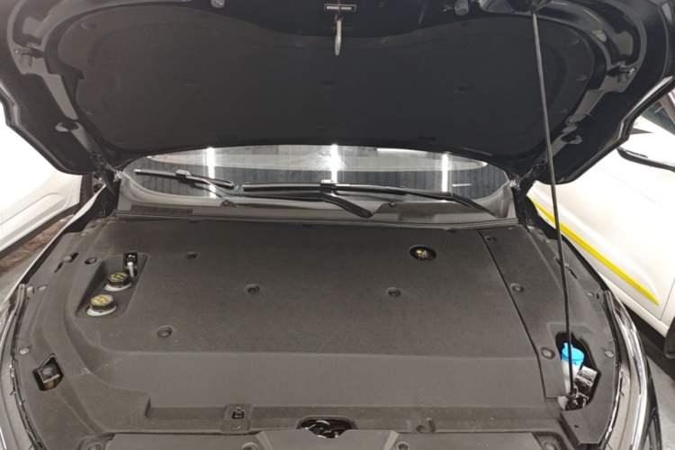Used Wuling Xingguang 2024 Co-Creation Edition 510 Advanced Model Engine Bay