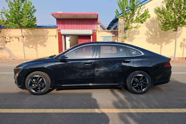 Used Wuling Xingguang 2024 Co-Creation Edition 510 Advanced Model Exterior 1