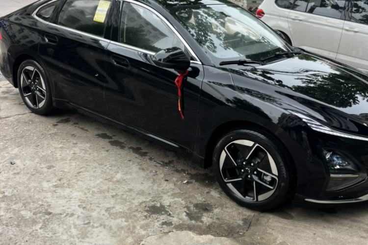 Used Wuling Xingguang 2024 Co-Creation Edition 510 Advanced Model Exterior 2