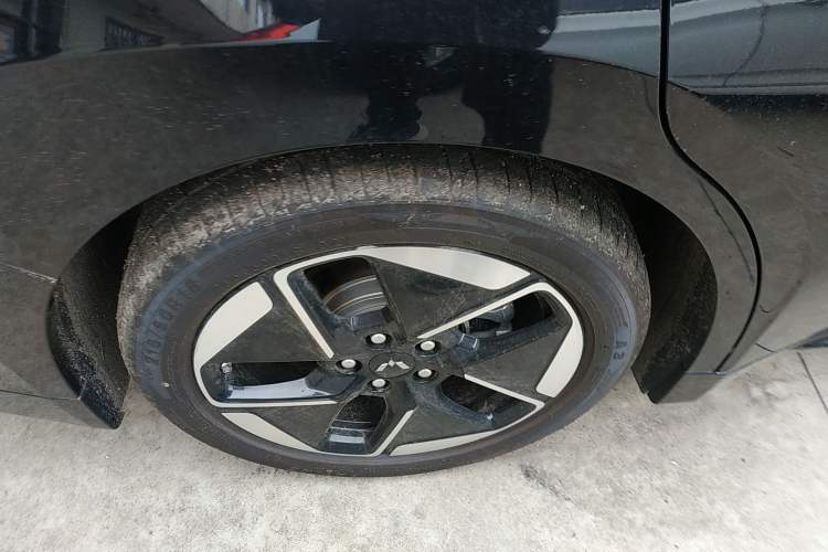 Used Wuling Xingguang 2024 Co-Creation Edition 510 Advanced Model Exterior 3