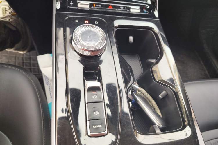 Used Wuling Xingguang 2024 Co-Creation Edition 510 Advanced Model Gear Lever
