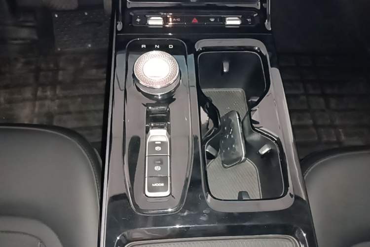 Used Wuling Xingguang 2024 Co-Creation Edition 510 Advanced Model Gear Lever
