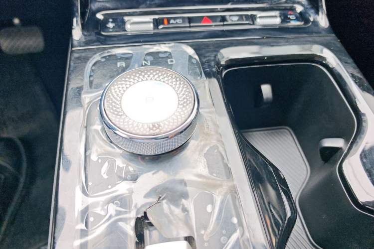 Used Wuling Xingguang 2024 Co-creation Edition 150 Standard Model Gear Lever